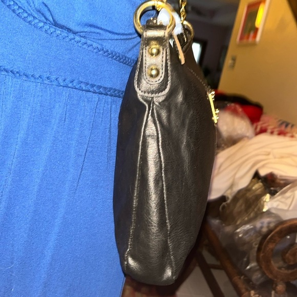 Nicole Miller  NWOT  Black shoulder bag  vegan leather  Gold tone accents chains - Picture 4 of 15